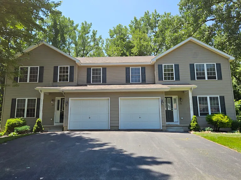 21 Elm Pl — Photo 1