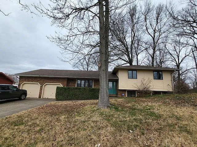 6766 Sharon Rd photo 1