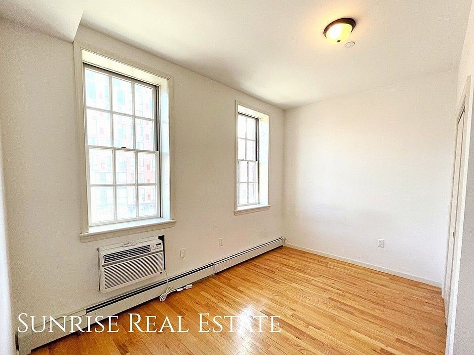 1st image of 228 4th Ave #3