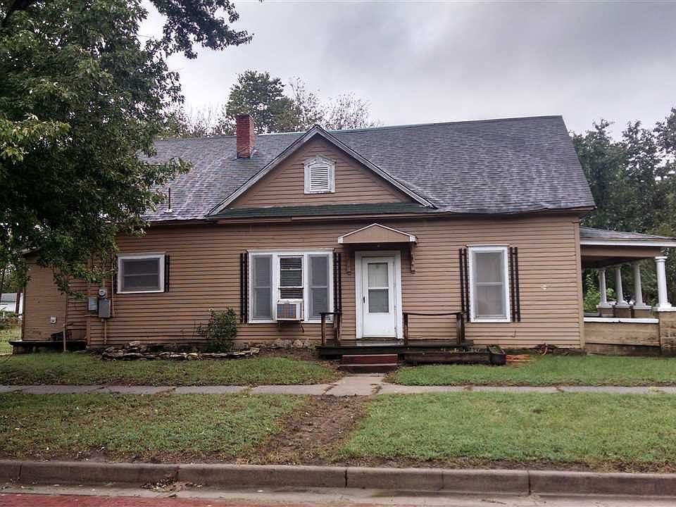 2nd image of 902 S 2nd St