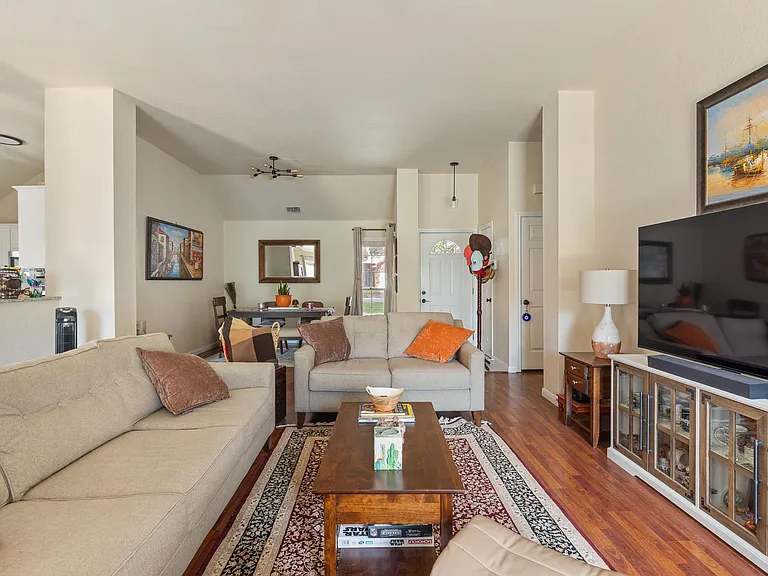 2305 Raintree Path — Photo 10