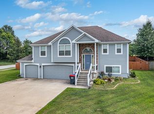 15303 Sycamore St, Basehor, KS 66007