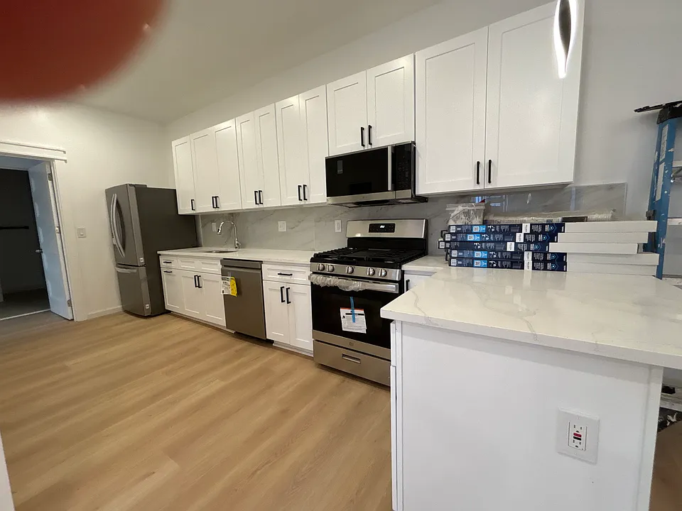 2516 Centre Ave #I