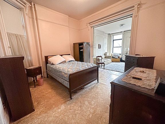 5th image of 227 E 14th St APT 4E
