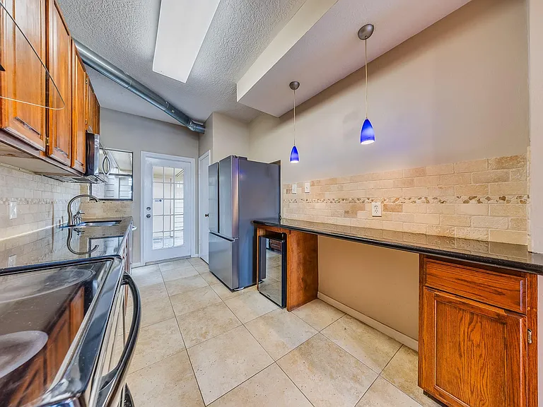1018 Memorial Village Dr #124 — Photo 11