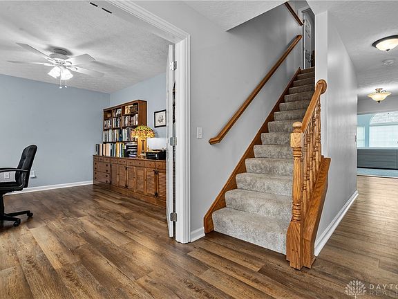 3rd image of 392 Danbury Pl