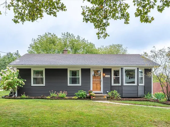 1044 Worcester Dr NE, Grand Rapids, MI 49505