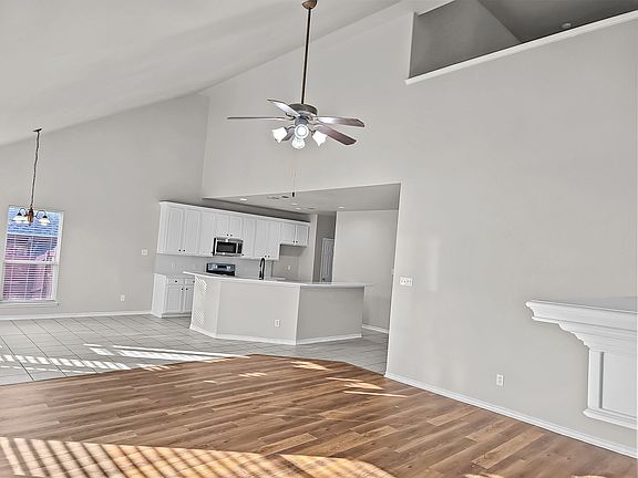 5th image of 8001 Twin Oaks Dr