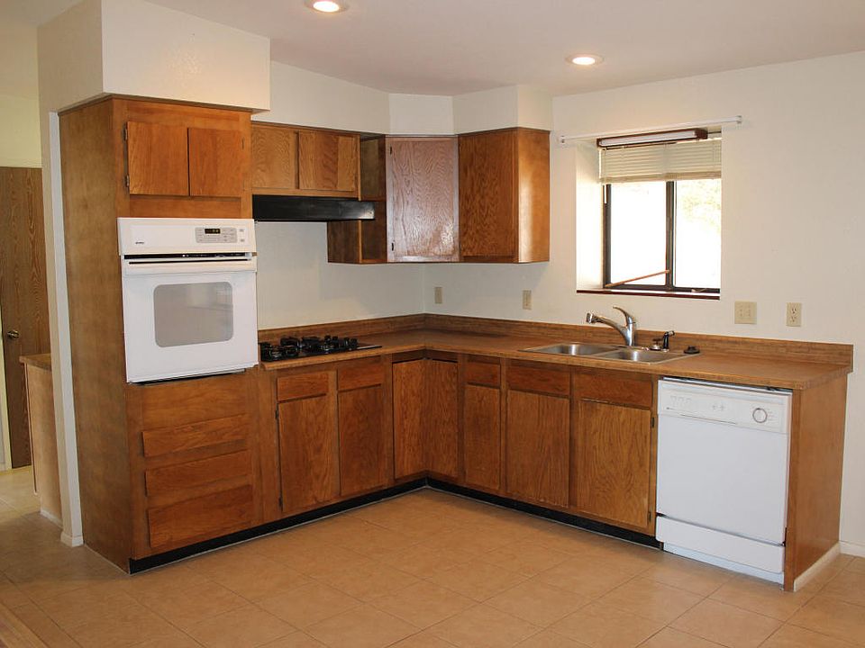 2nd image of 742 Meadowlark Ln