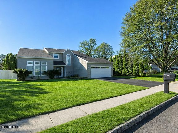 2nd image of 52 Sweet Gum Road