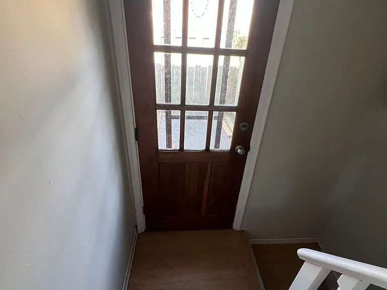 520 Lynett Cres — Photo 11