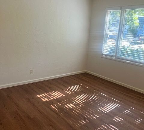 4th image of 3625 33rd St #1