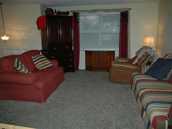 2nd image of 917 Beechmeadow Ln