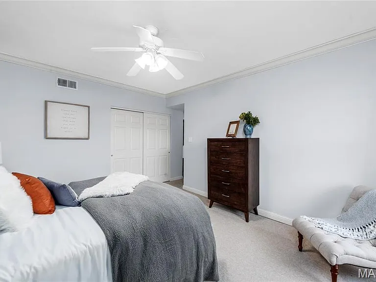 5510 Waterman Blvd #202 — Photo 27