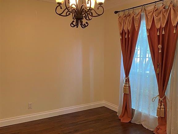 4th image of 4208 Crescent Dr