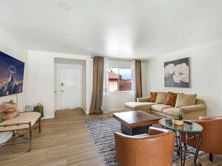 405 Nobel Ave #C — Photo 10