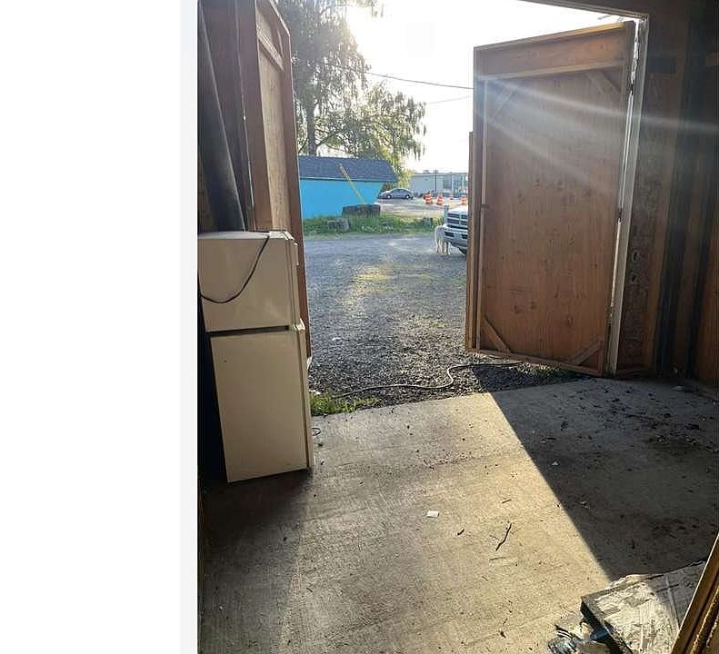 2nd image of Shop Next To1590 Ivy