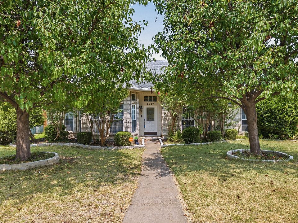 1st image of 1517 Palisades Dr