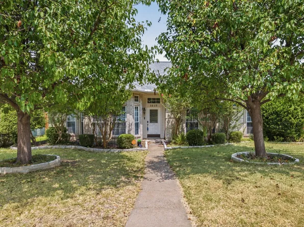 1517 Palisades Dr, Carrollton, TX 75007