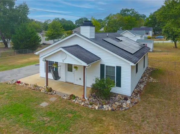6 Clemson St, Liberty, SC 29657