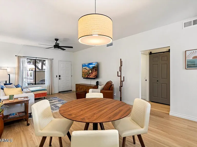 1017 E Maryland Ave #116 — Photo 6