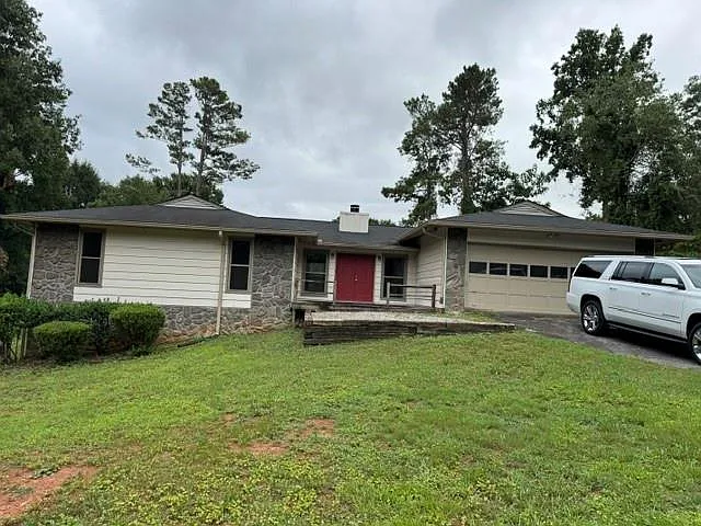 2627 Twin Oaks Dr SW — Photo 1