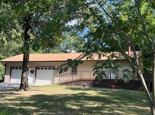 8668 Pin Oak Rd, Edwardsville, IL 62025