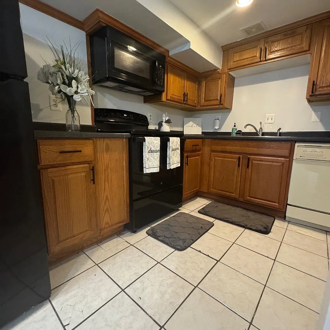 2 bed, 2559 sqft, $2,495 — Photo 3