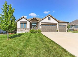 8 Buffalo Ridge Dr, Lake Winnebago, MO 64034
