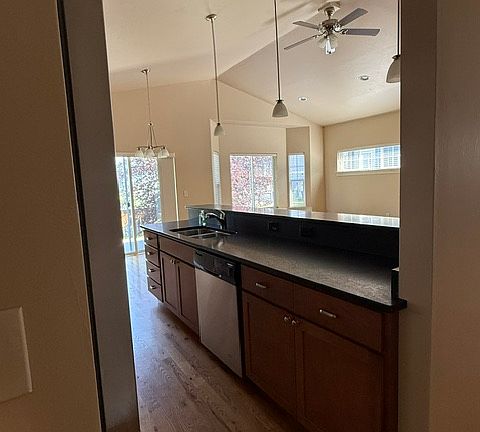 5th image of 4213 Brenden St