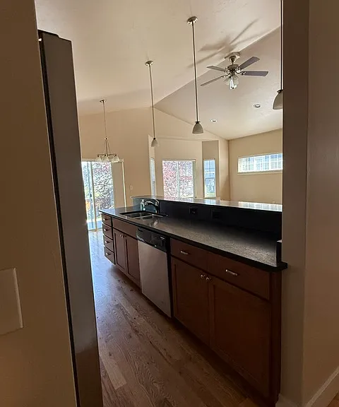 4213 Brenden St — Photo 5