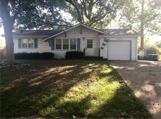 410 Monterey Ave, Liberty, MO 64068