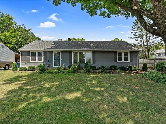 2nd image of 112 S Village Dr