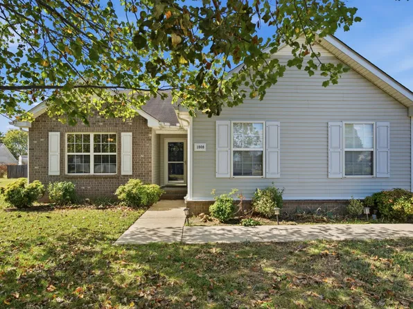 1808 Saint Andrews Dr, Murfreesboro, TN 37128