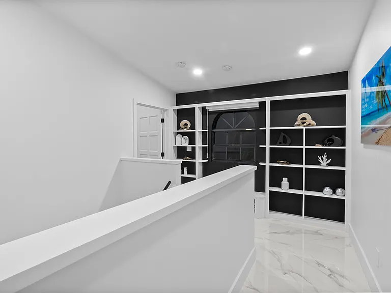 516 Royal Plaza Dr — Photo 14