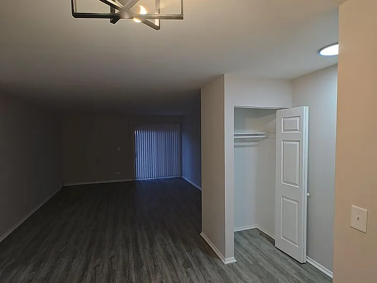Grand Park Apartments — Photo 37