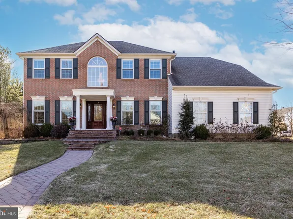 2 Brook Ln, Lumberton, NJ 08048