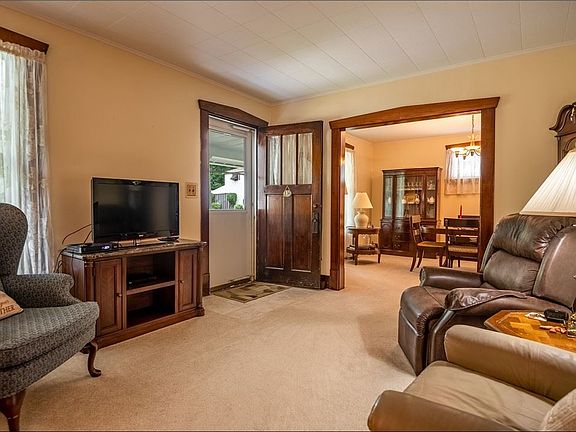 5th image of 130 Strawbridge Ave