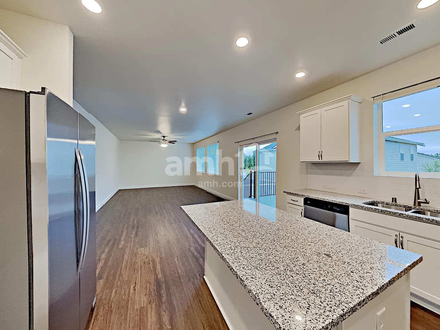 4 bed, 2.5 bath, 2363 sqft, $3,735 — Photo 4
