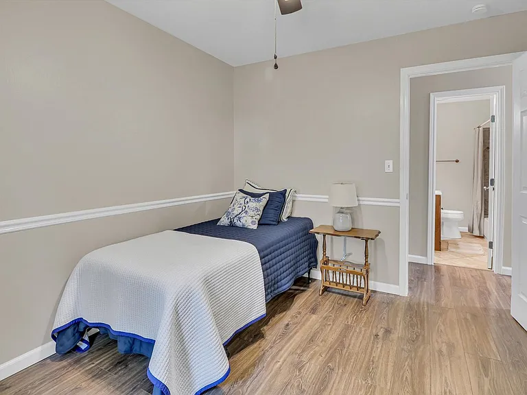 805 Bluebonnet Ln — Photo 18