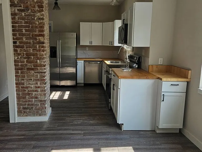 812 W Pershing St — Photo 4
