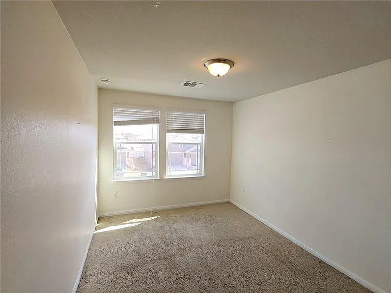 18412 Cumberland Gap St — Photo 8