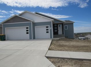 4605 Crown Point Rd NW, Mandan, ND 58554
