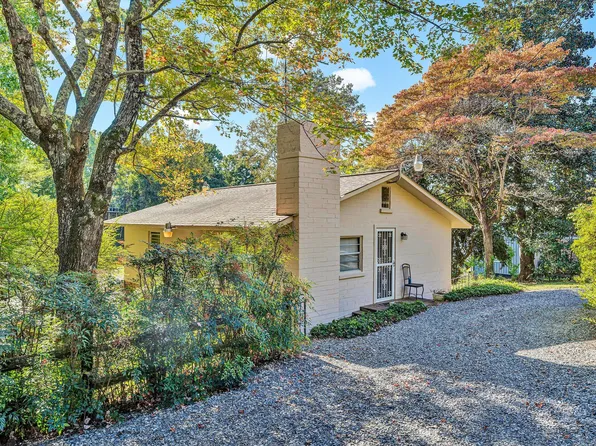 1038 Lakeland Pines Dr, Moneta, VA 24121