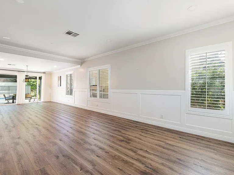 15736 Home Ct — Photo 9