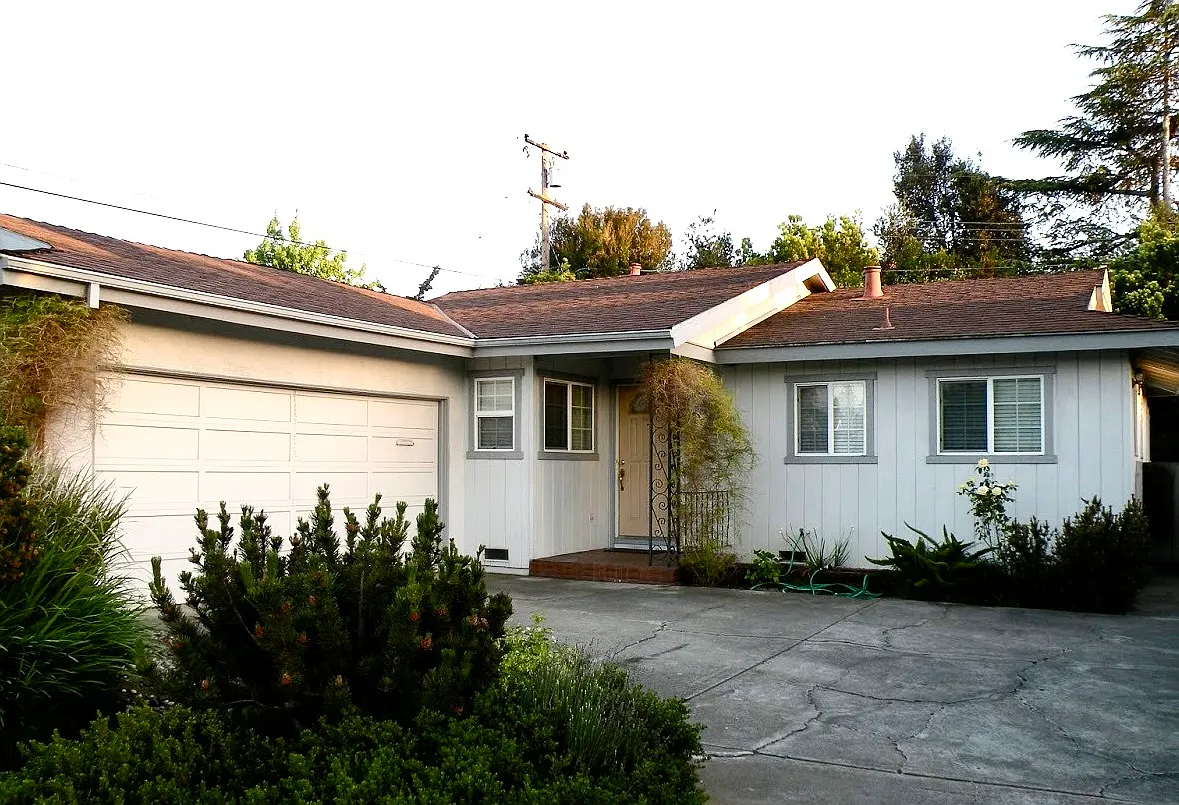 1025 W Riverside Way photo 1