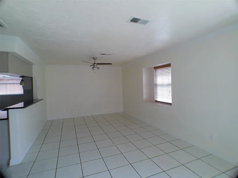 6350 Crestside Dr — Photo 4
