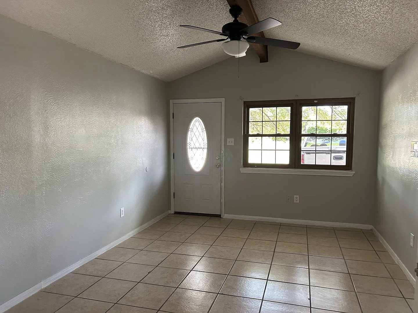 Charming 3-bedroom, 1.5-bath home at 919 Marilyn Drive — Photo 3