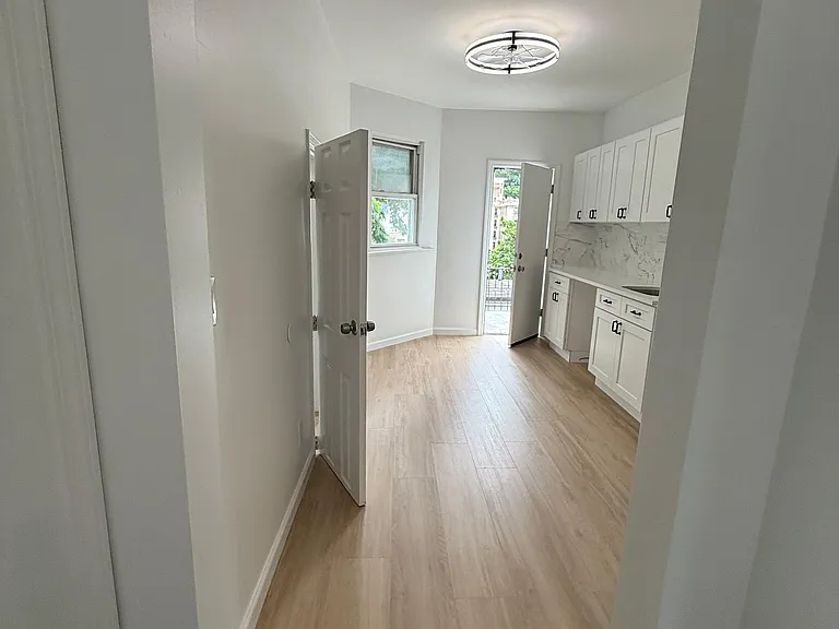12 Cedar Pl #2 — Photo 3