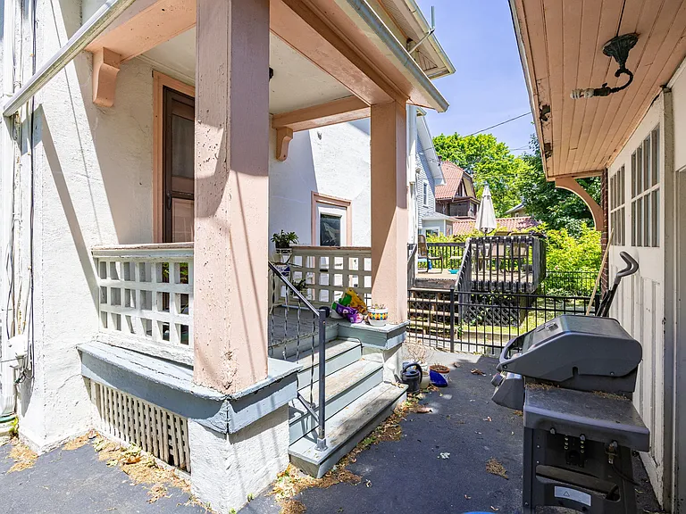 20 Calumet St — Photo 11